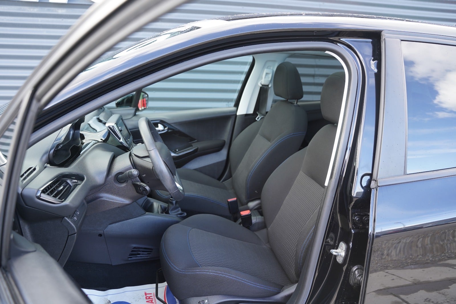 Billede af Peugeot 208 1,5 BlueHDi 100 Signature Sky