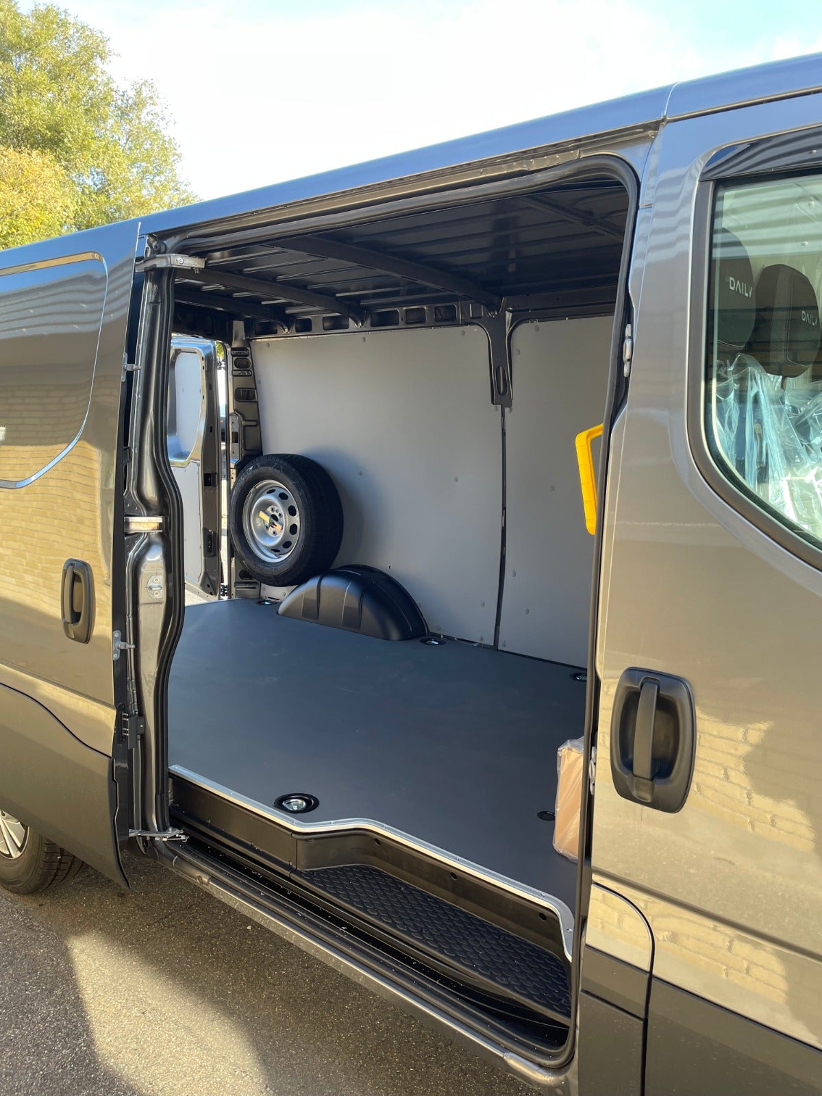 Billede af Iveco Daily 3,0 35S18 9m³ Van AG8