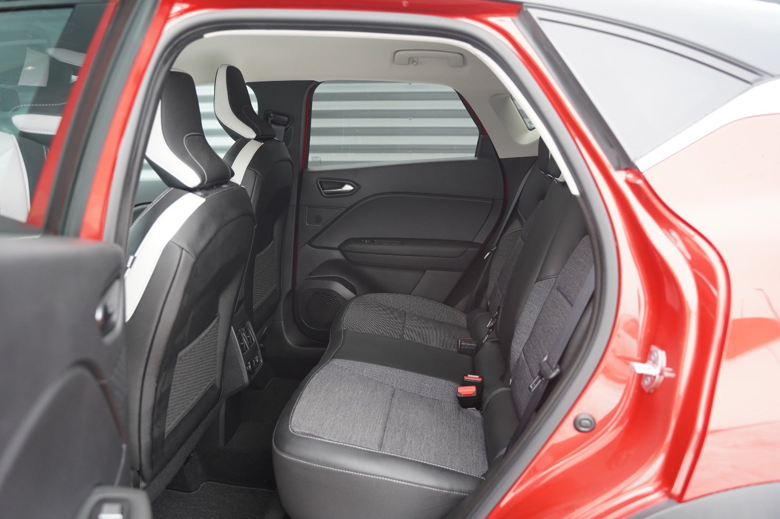 Billede af Renault Captur 1,6 E-Tech Intens