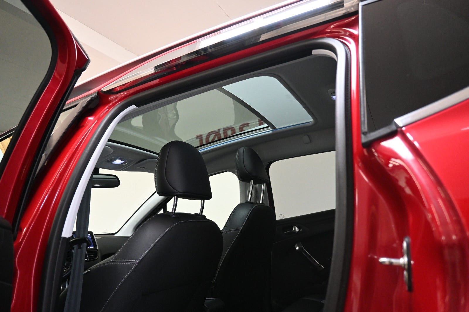Peugeot 2008 BlueHDi 100 Allure Sky
