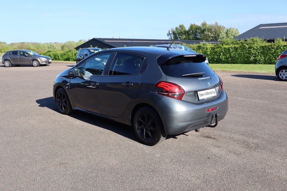 Billede af Peugeot 208 1,6 BlueHDi 100 Allure Sky