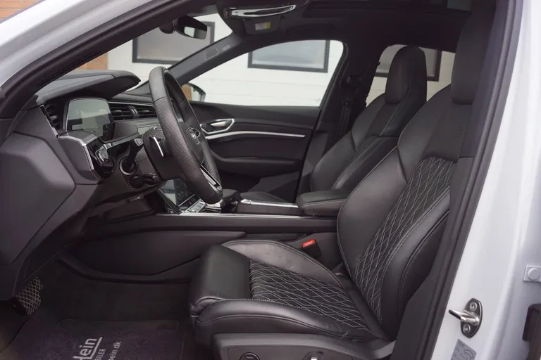 Audi e-tron S-line Sportback quattro
