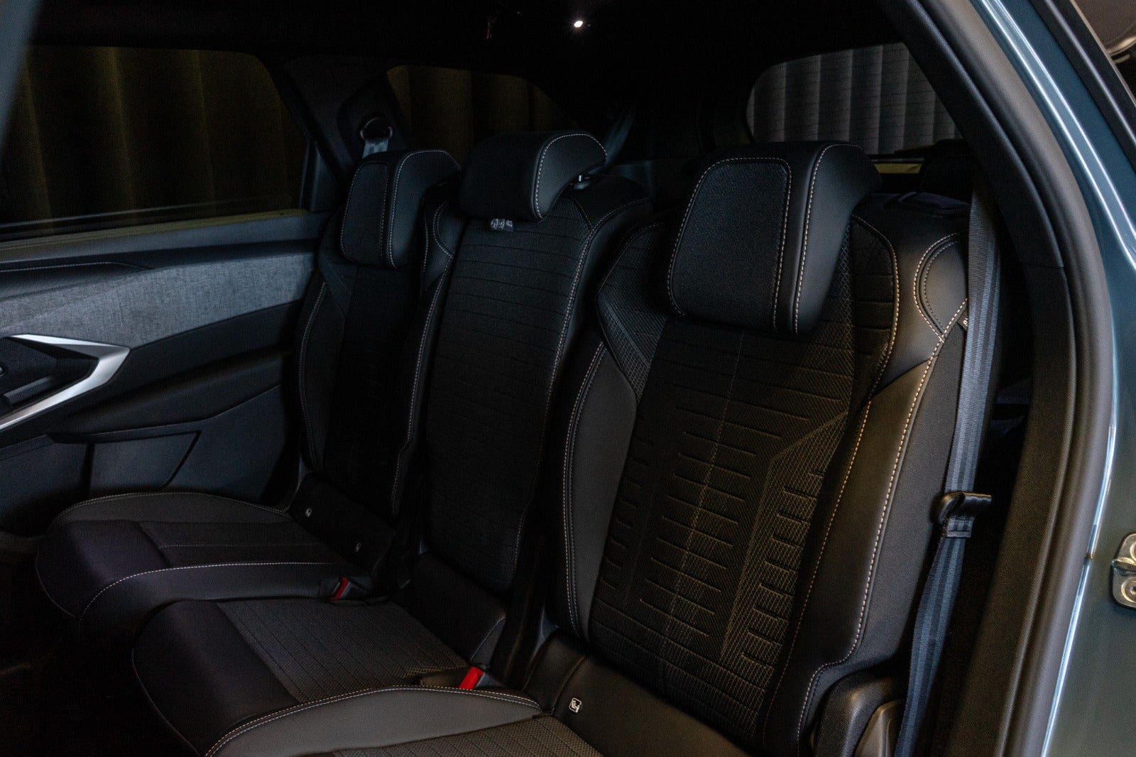 Billede af Peugeot e-5008 77 Allure 7prs