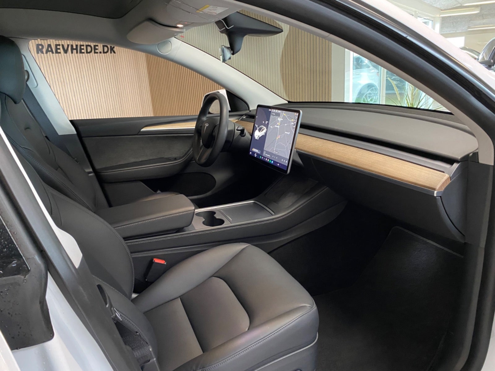 Tesla Model Y Long Range AWD – 6