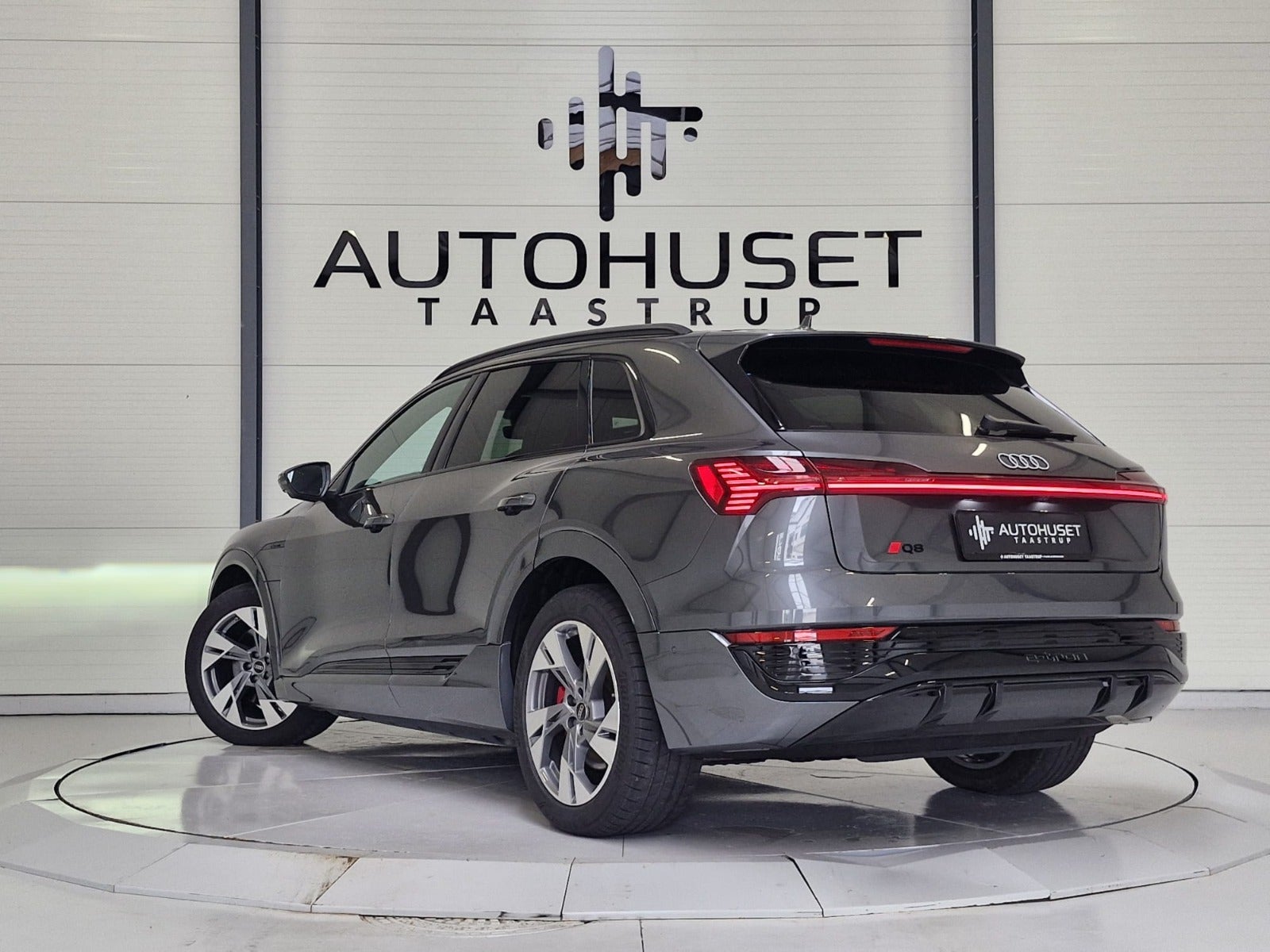 Billede af Audi Q8 e-tron 50 S-line quattro