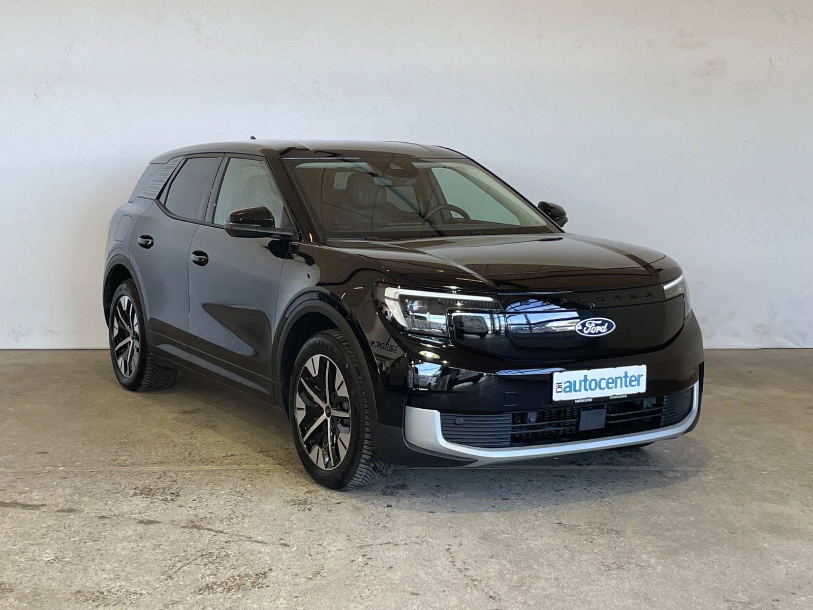 Ford Explorer Select Extended Range AWD