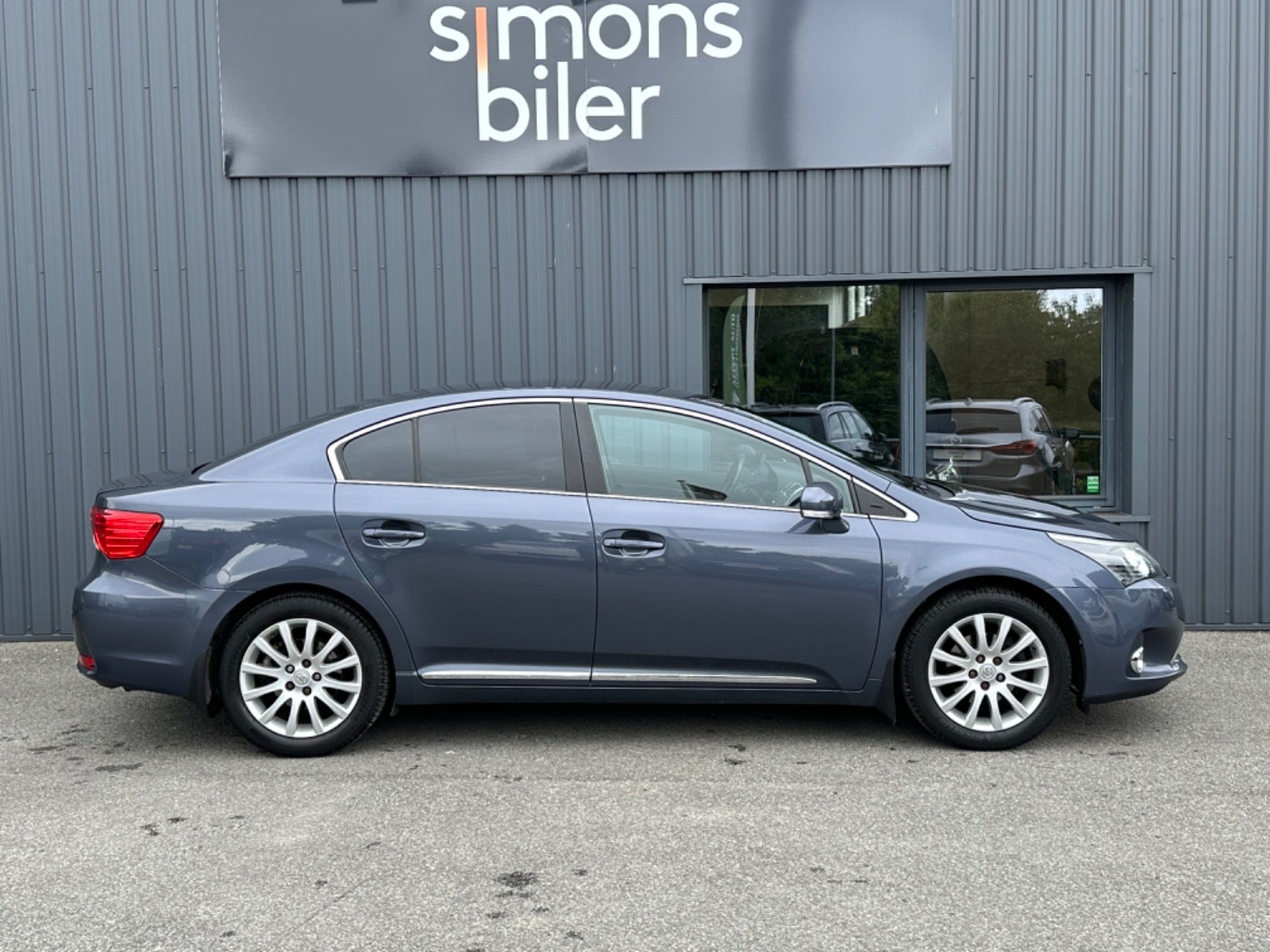 Toyota Avensis 2012