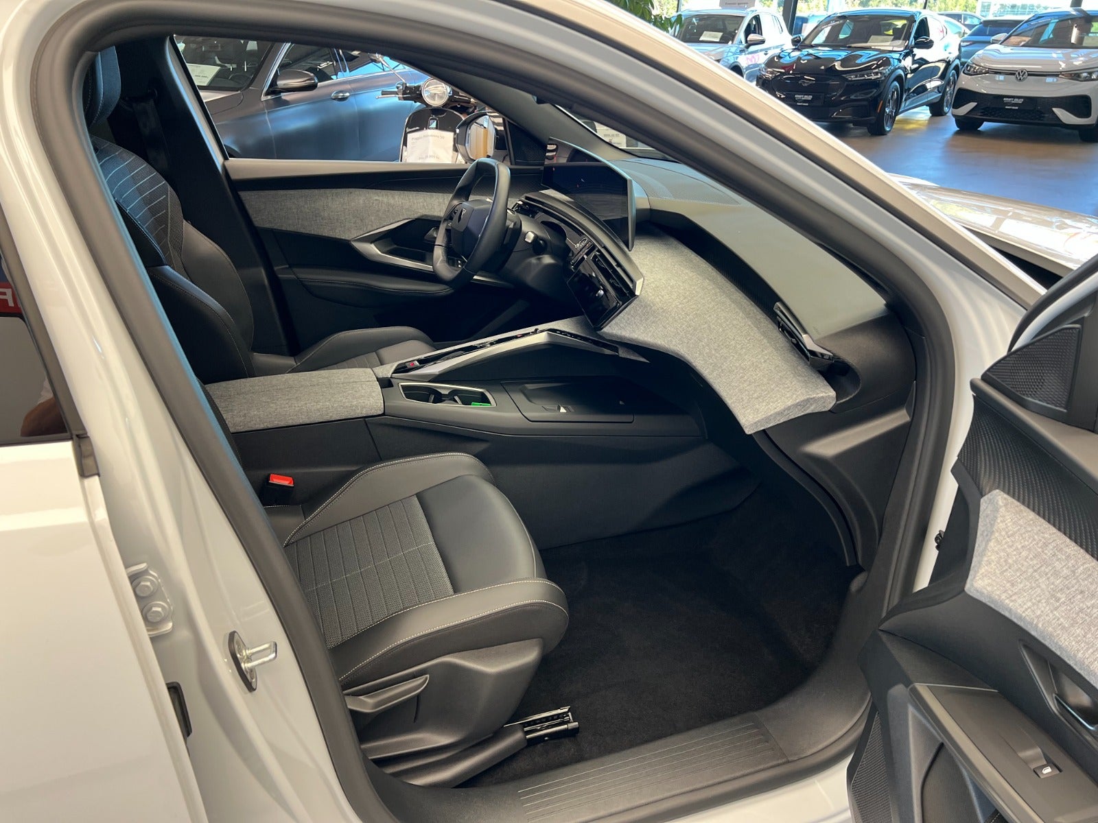 Billede af Peugeot e-3008 77 Allure