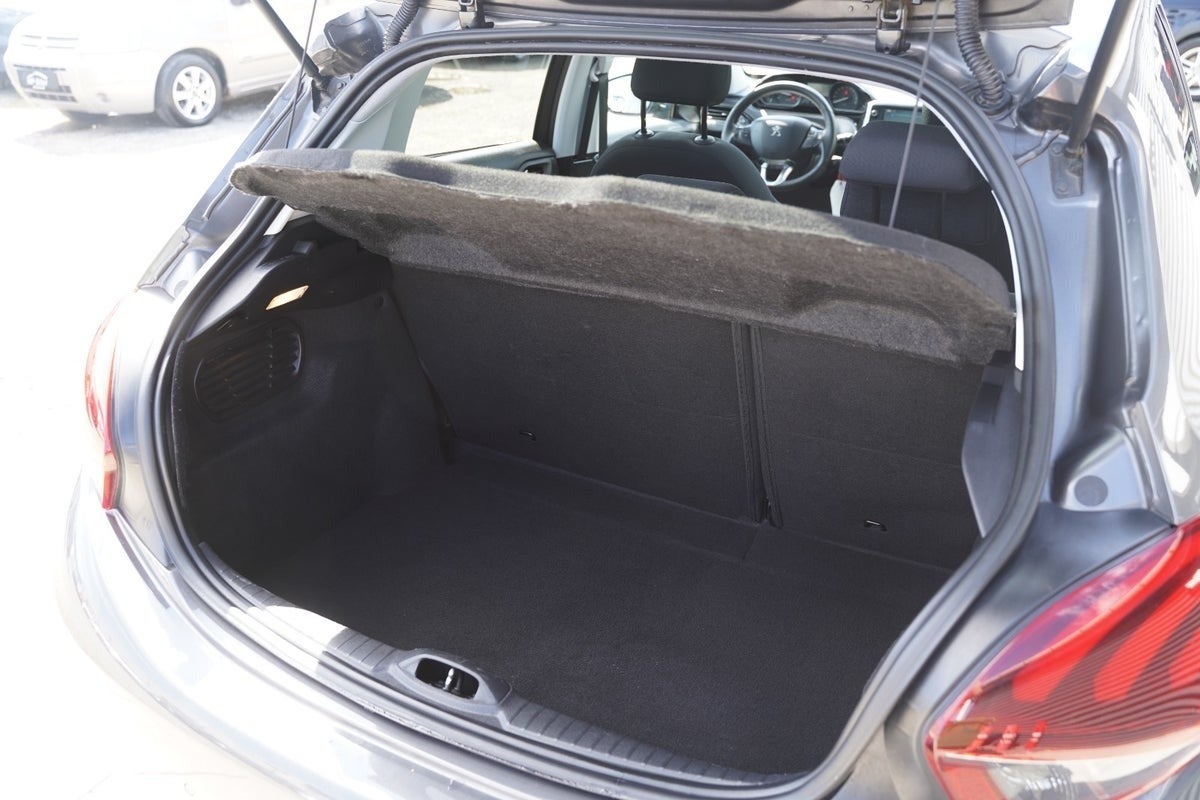 Billede af Peugeot 208 1,5 BlueHDi 100 Signature Sky