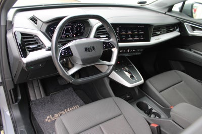 Audi Q4 e-tron Attraction Van