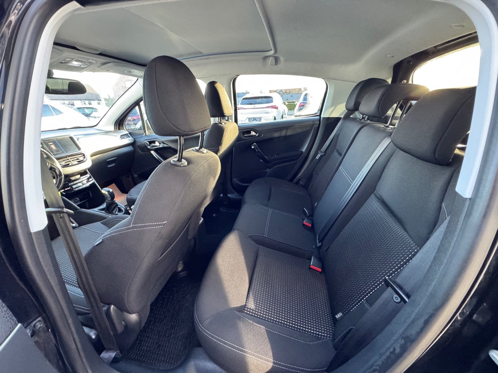 Billede af Peugeot 208 1,6 BlueHDi 100 Allure Sky