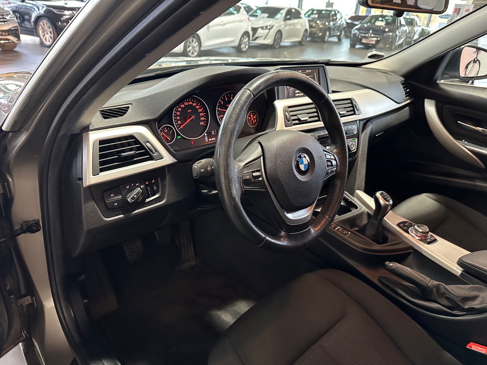 BMW 318i, Billede 8