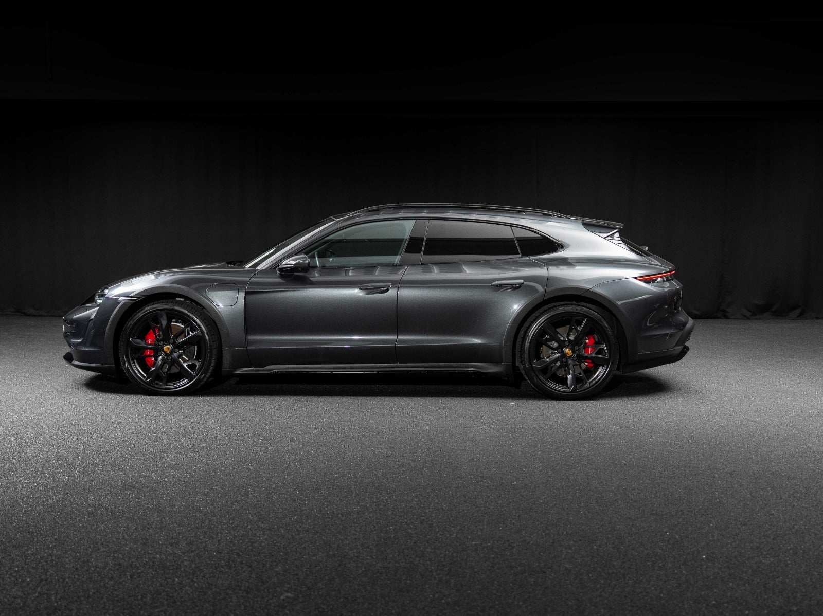 Gallery image 3 of 18