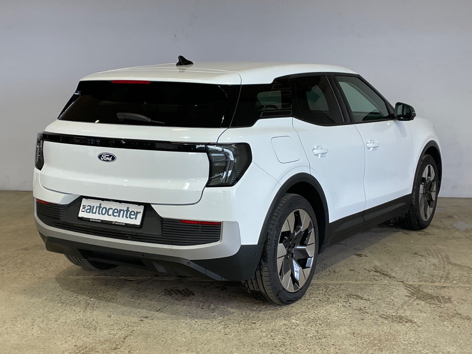 Ford Explorer Premium Extended Range