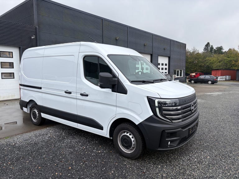 Nissan Interstar L2H2 Tekna Van