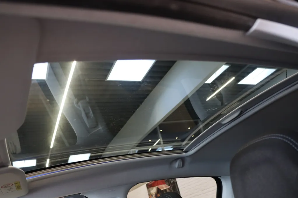 Peugeot 208 VTi Allure Sky