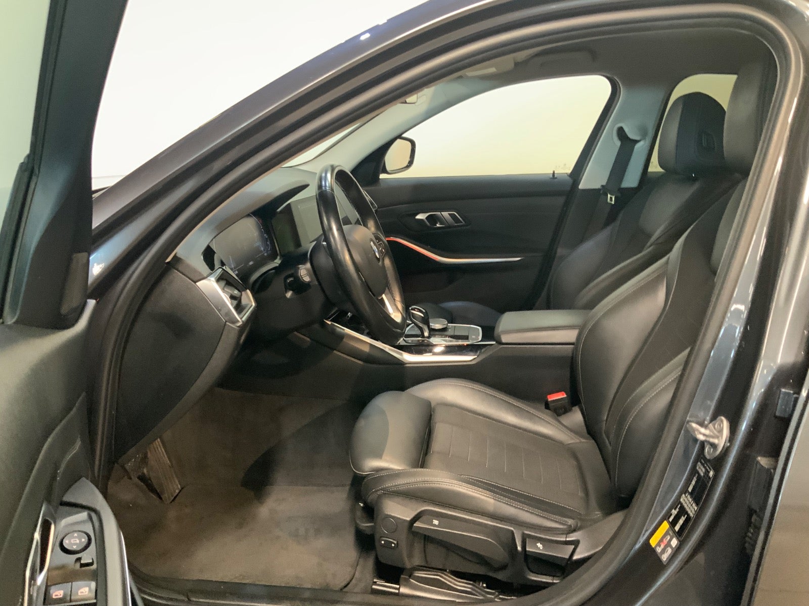 BMW 330e (7/8)