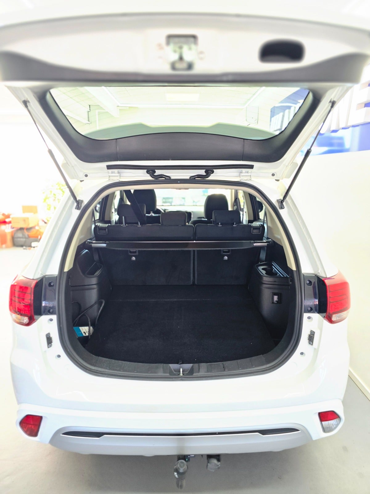 Billede af Mitsubishi Outlander 2,4 PHEV Inform+ CVT 4WD