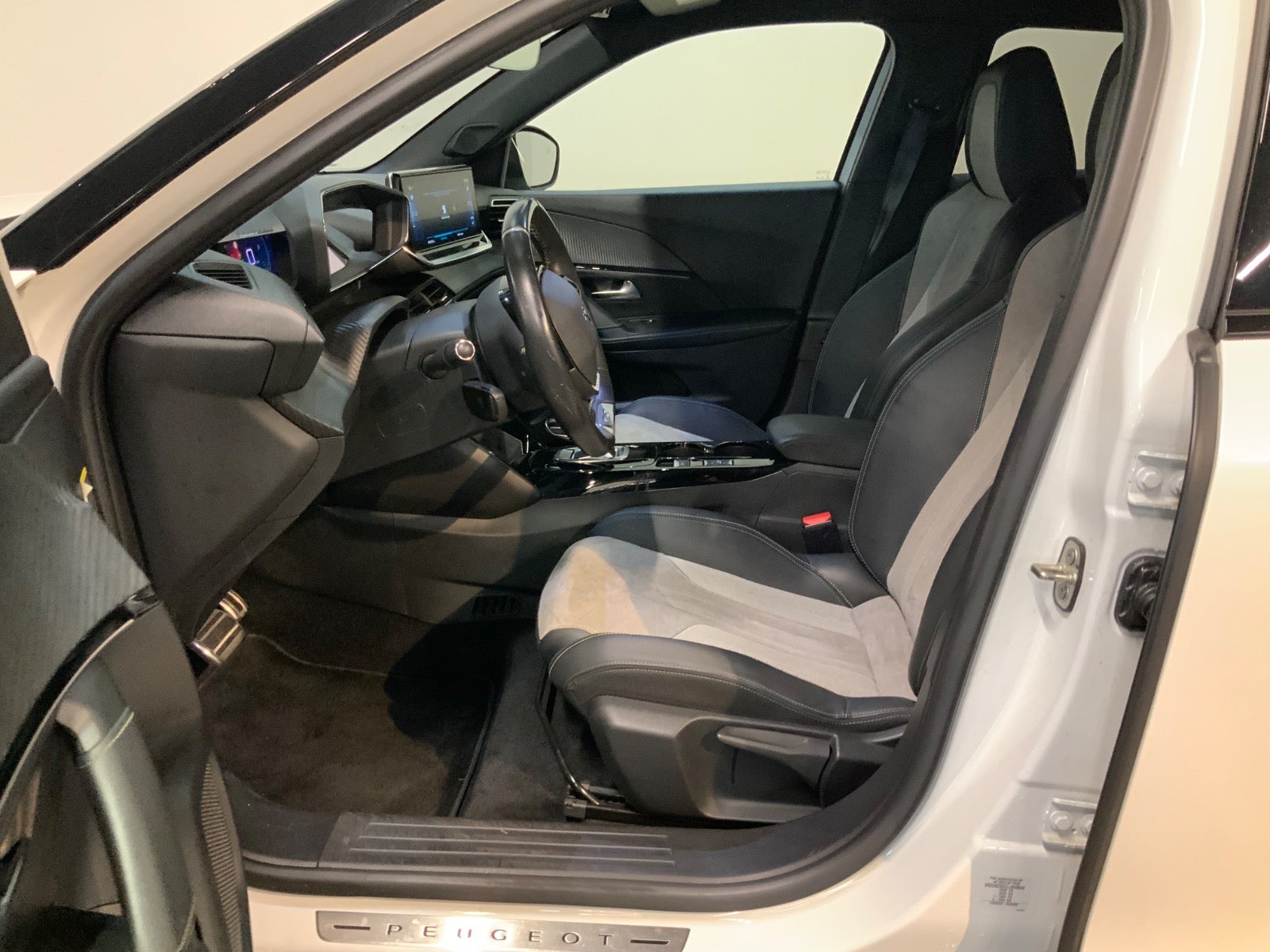 Peugeot e-2008