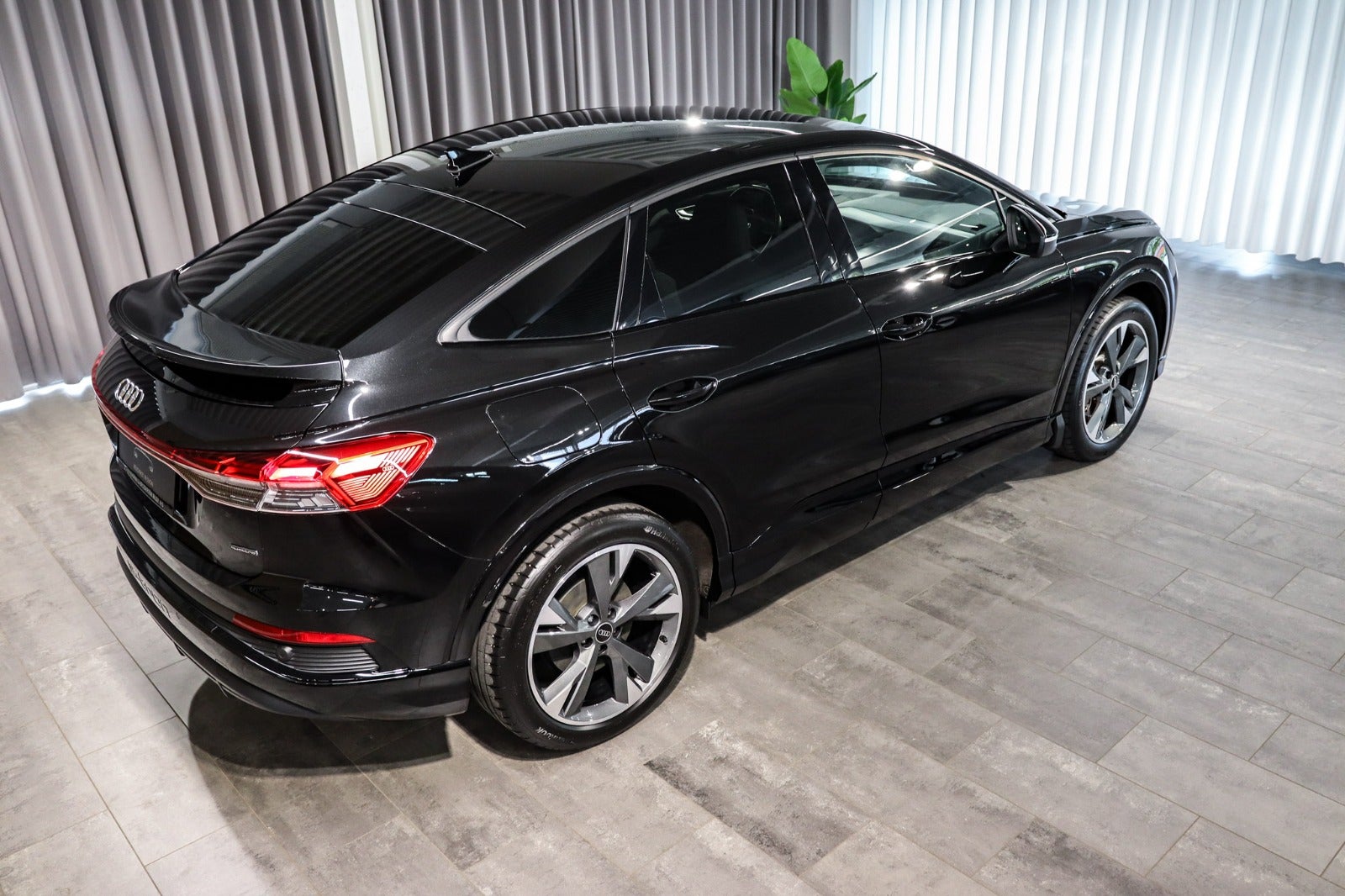 Billede af Audi Q4 e-tron 45 S-line Sportback quattro
