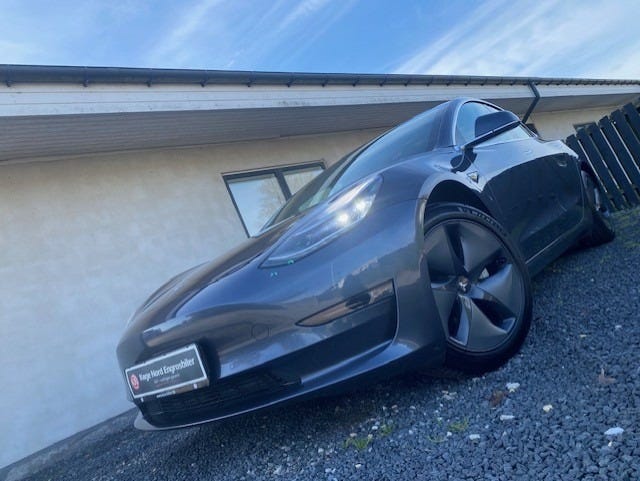 Tesla Model 3 RWD