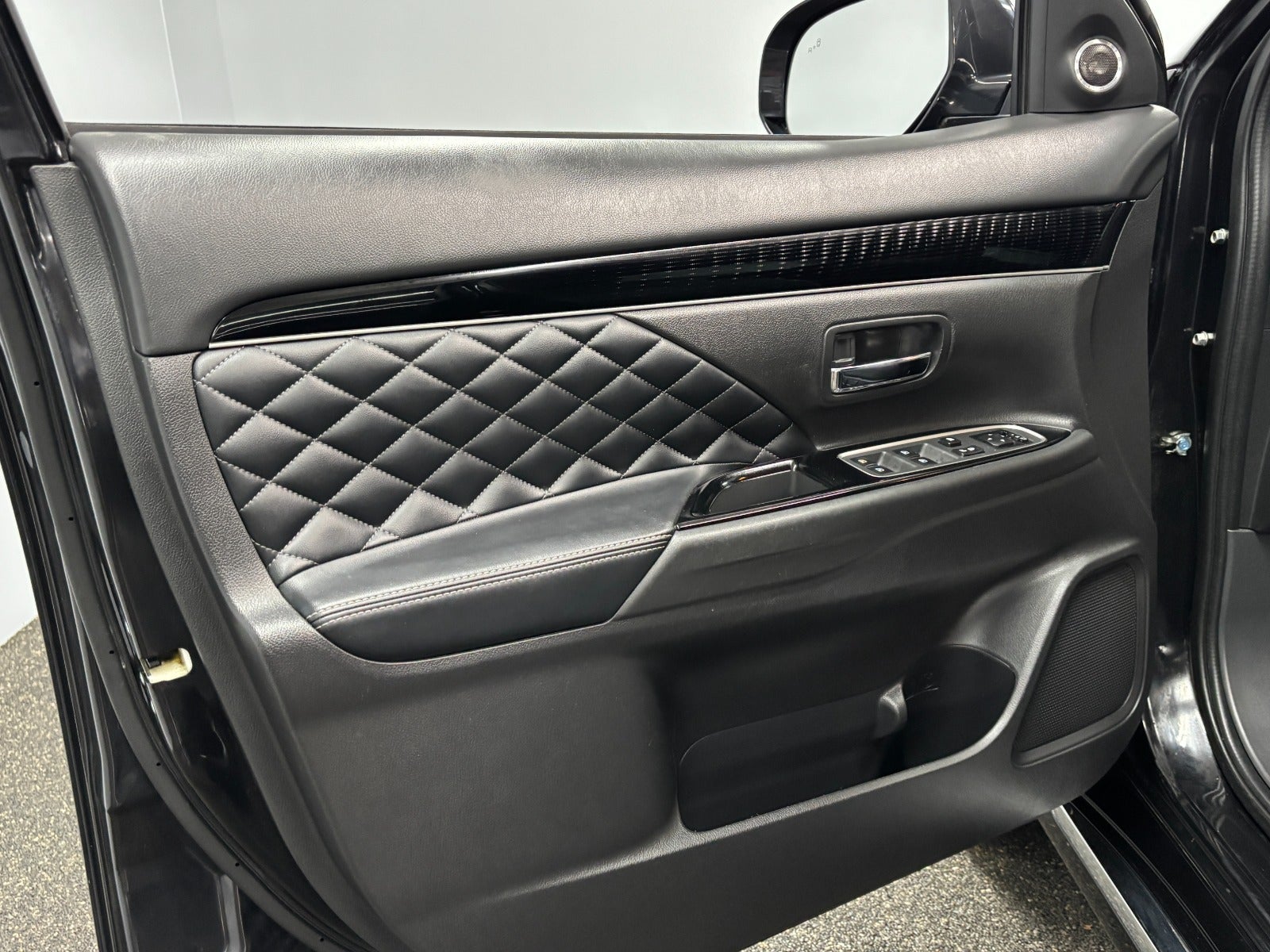 Billede af Mitsubishi Outlander 2,4 PHEV Instyle CVT 4WD