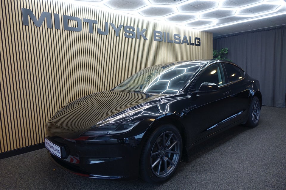 Tesla Model 3, Billede 1
