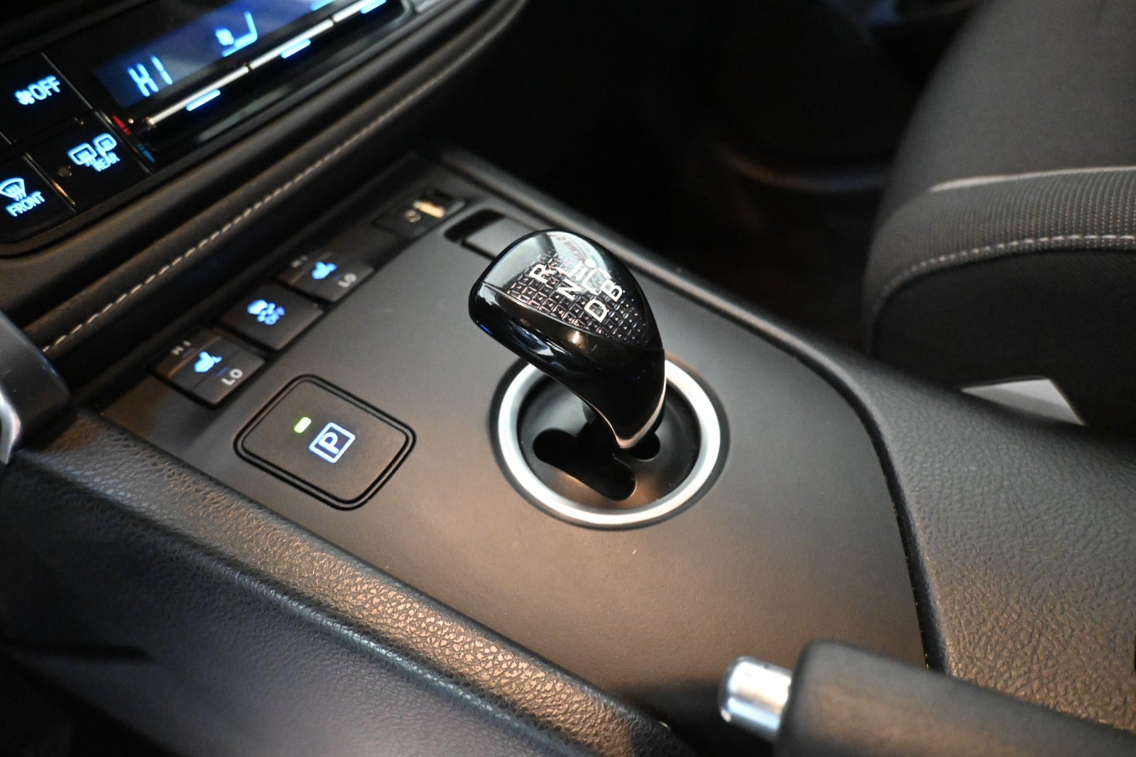 Toyota Auris Hybrid H2 Comfort Touring Sports CVT
