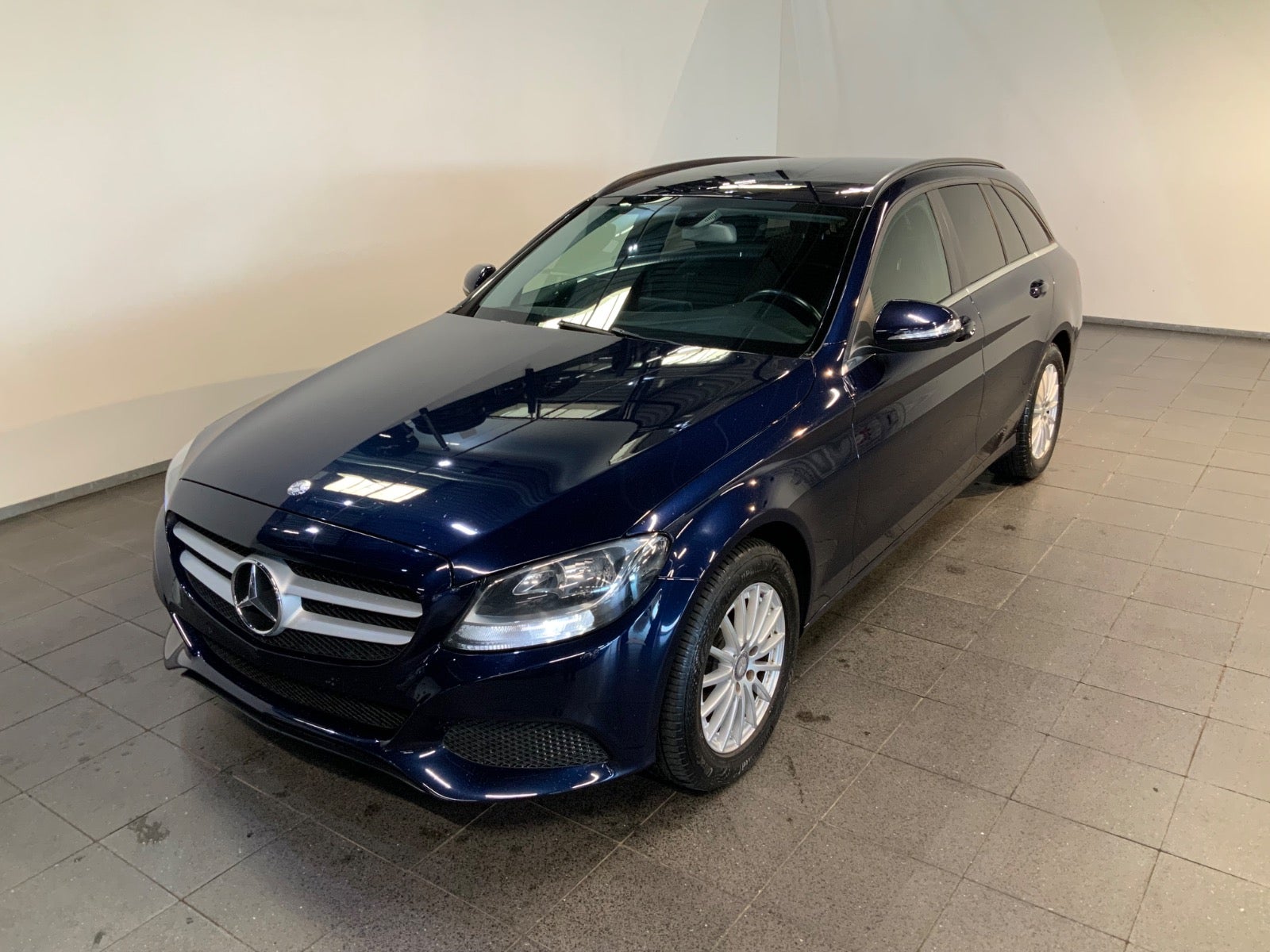 Mercedes-Benz C 200 (1/8)