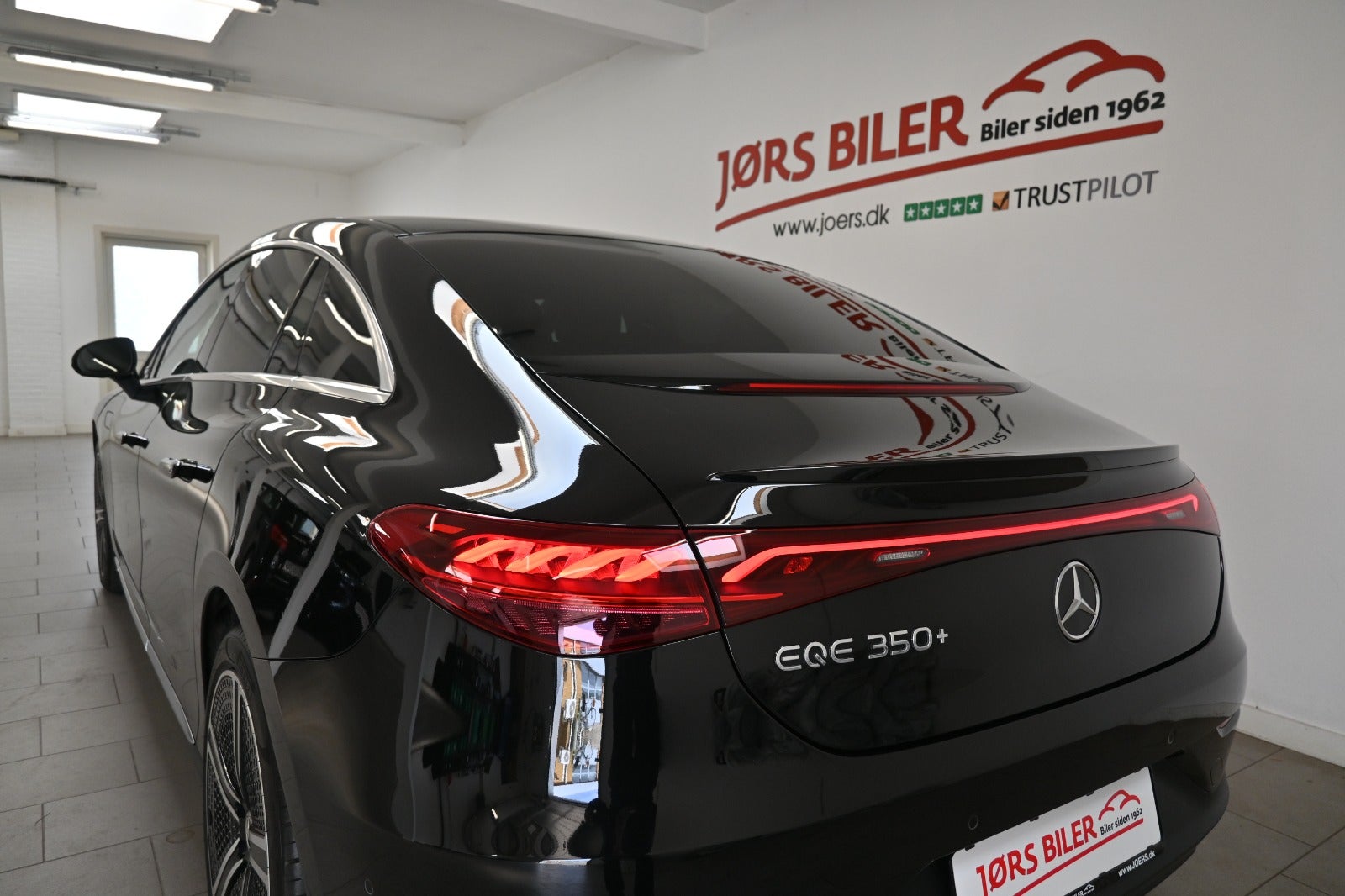 Mercedes EQE350+ Electric Art