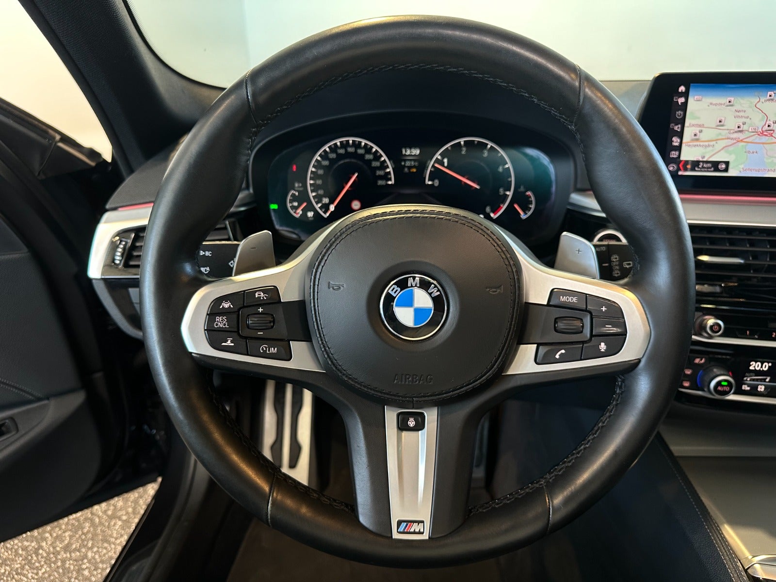 BMW 530d 3,0 Touring M-Sport aut. 5d - 13