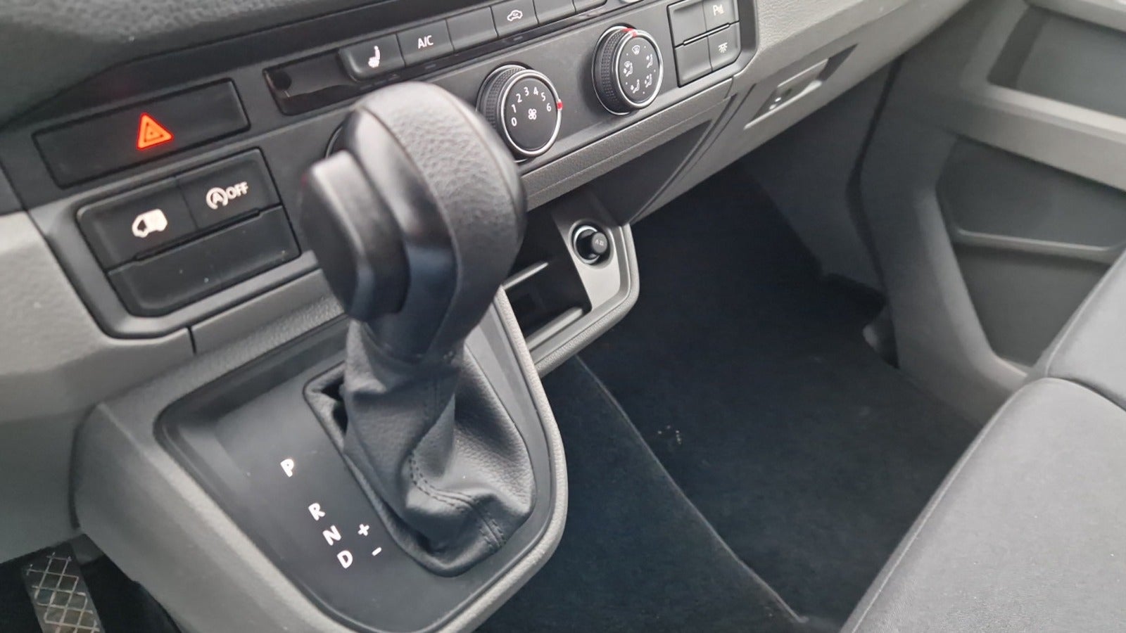 Billede af VW Crafter 35 2,0 TDi 177 Kassevogn L3H2 aut.