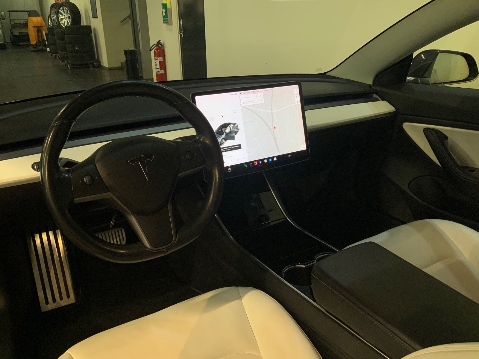 Tesla Model 3 (7/8)