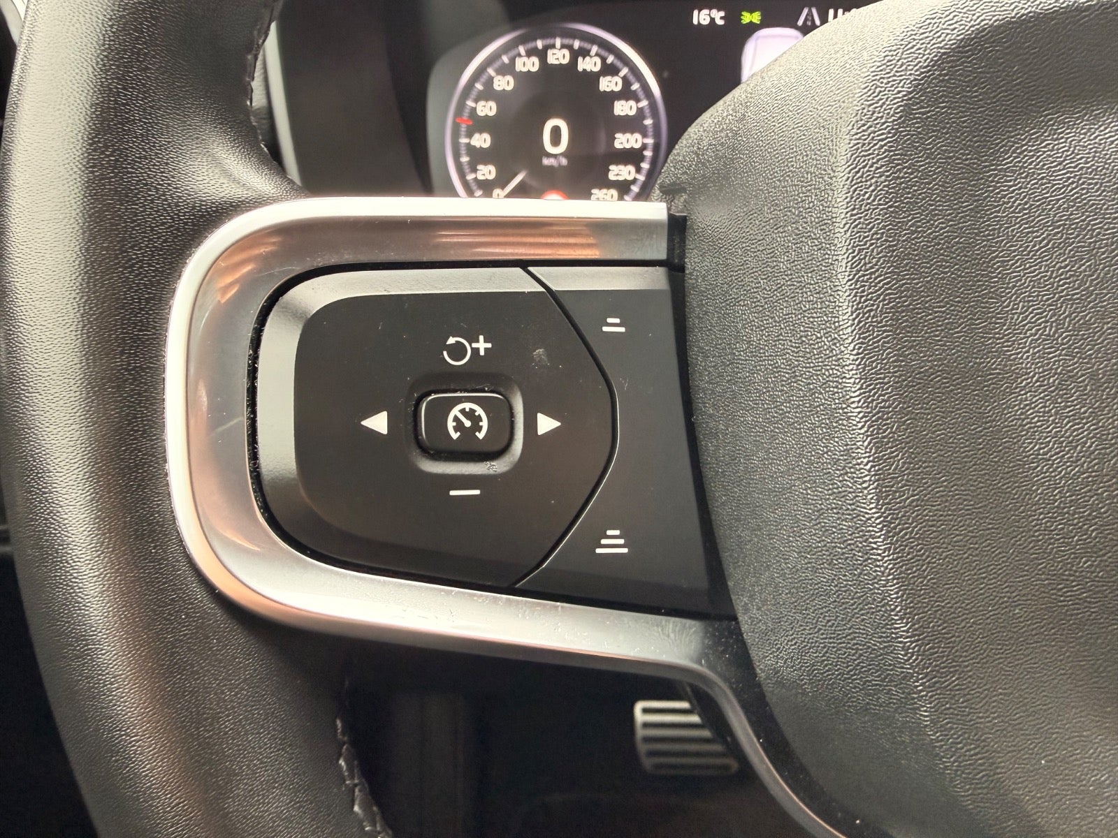 Billede af Volvo XC40 1,5 T4 ReCharge R-Design aut.
