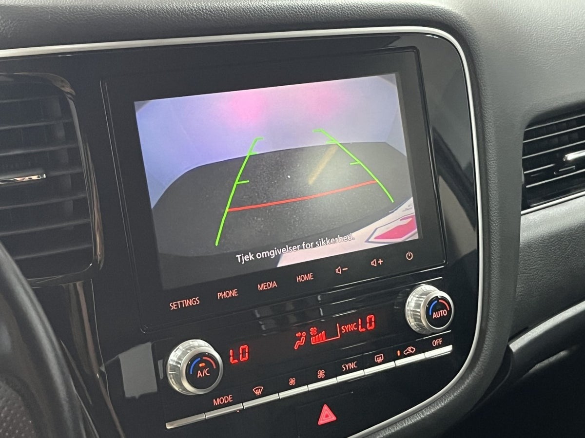 Billede af Mitsubishi Outlander 2,4 PHEV Invite CVT 4WD
