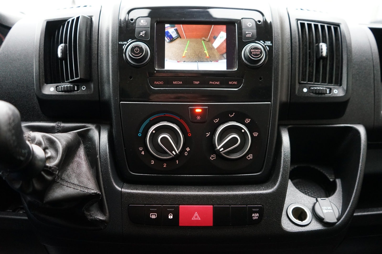 Billede af Peugeot Boxer 333 2,2 BlueHDi 140 L2H2 Premium