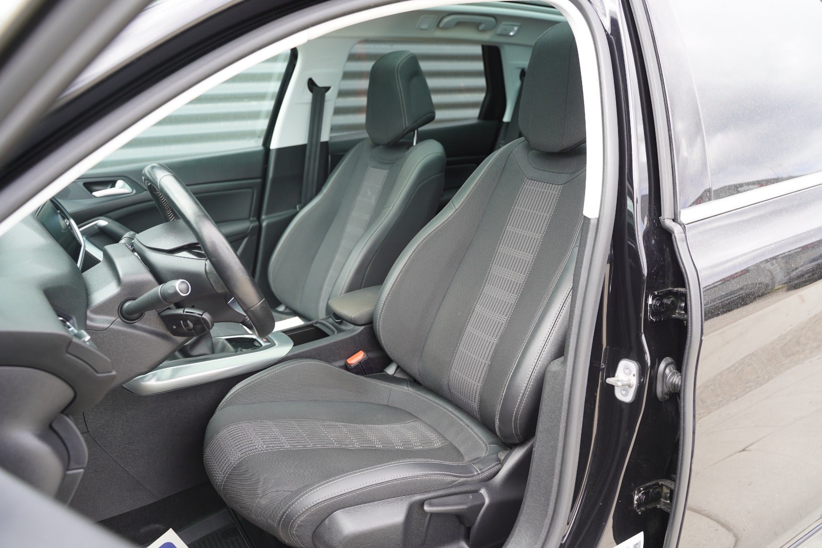 Billede af Peugeot 308 1,5 BlueHDi 130 Allure Sky SW