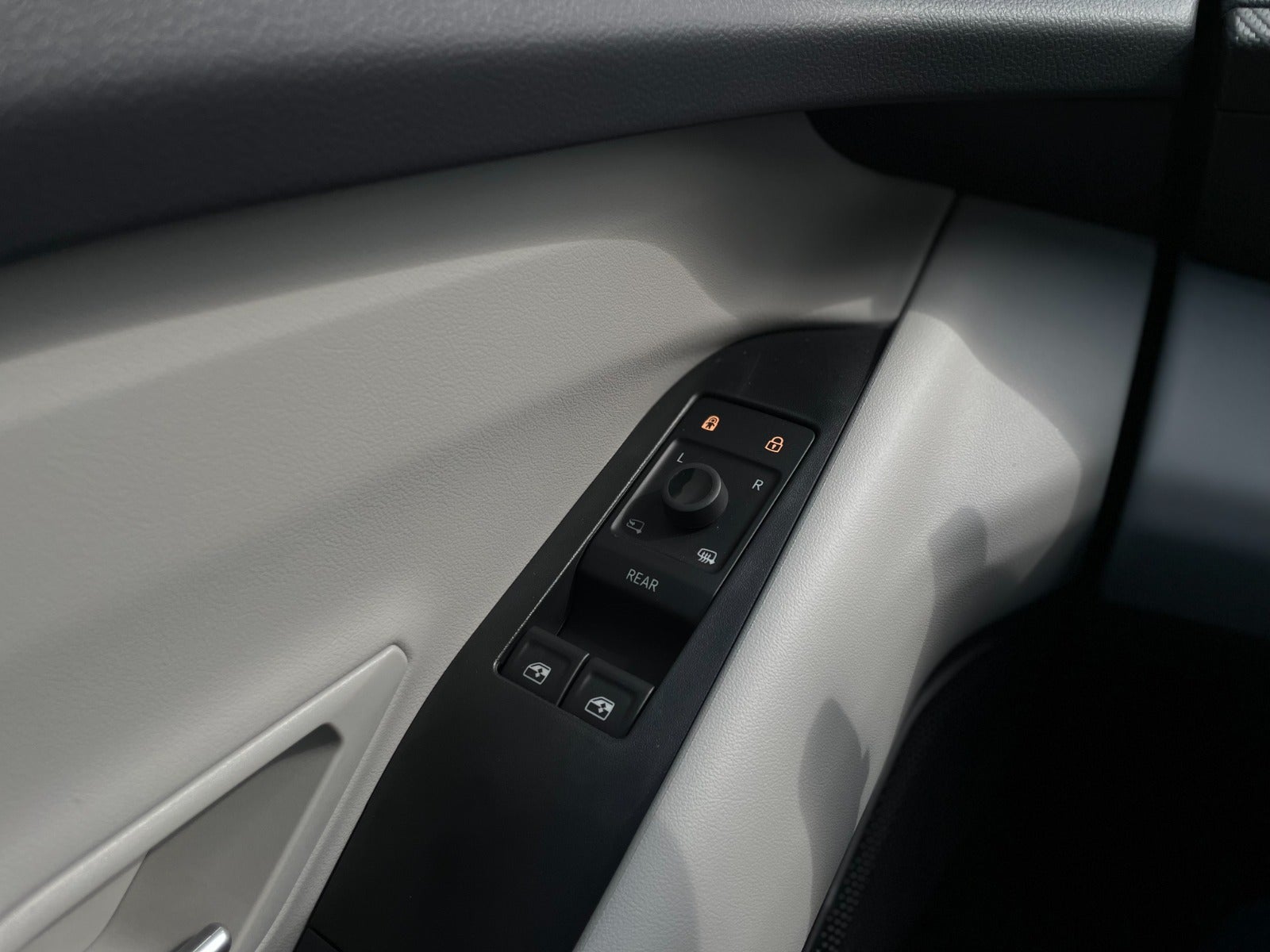 Ford Explorer Premium Extended Range AWD