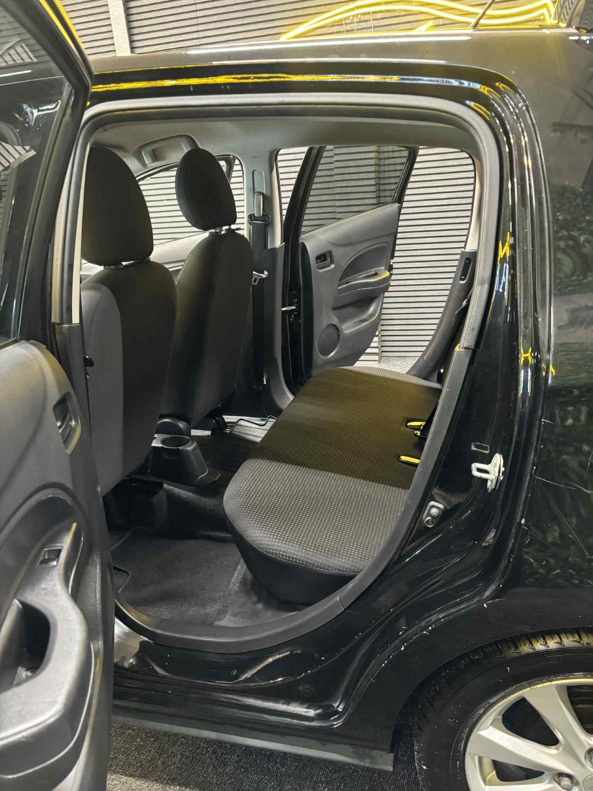 Billede af Mitsubishi Space Star 1,2 Black & White