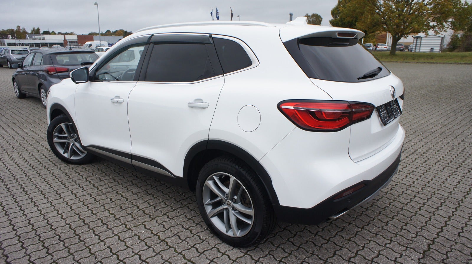 MG EHS PHEV Luxury