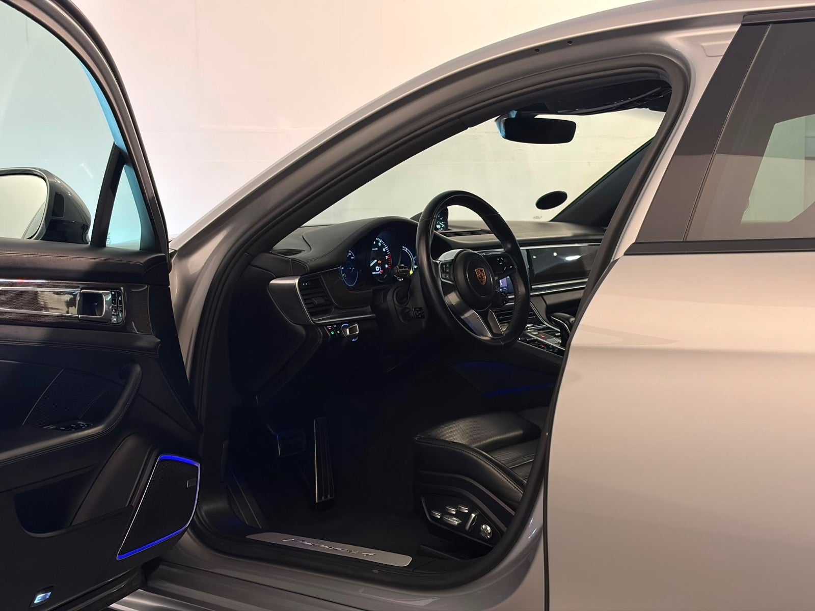 Porsche – Panamera 4