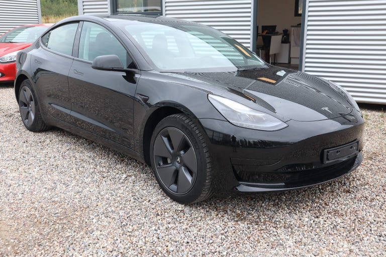 Tesla Model 3 RWD
