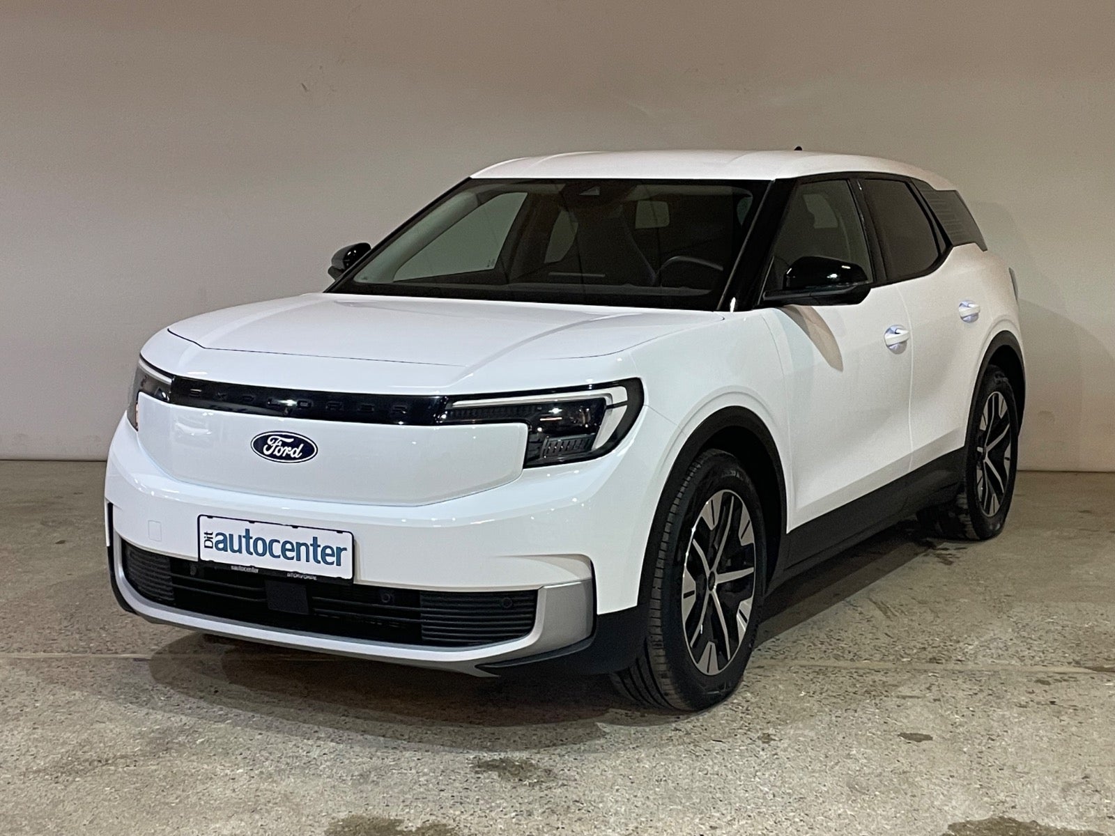 Ford Explorer Select Extended Range