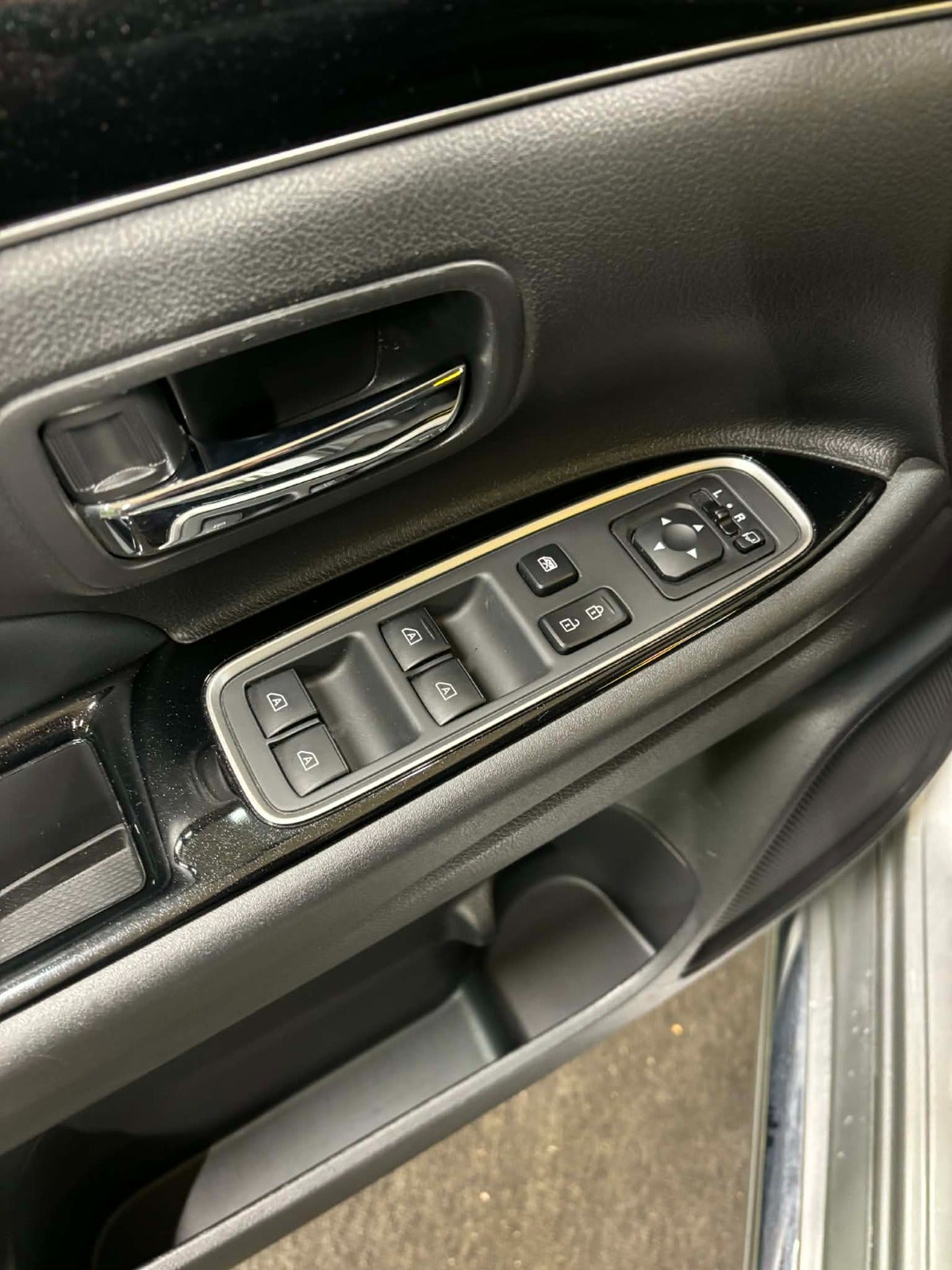 Billede af Mitsubishi Outlander 2,4 PHEV Inform CVT 4WD