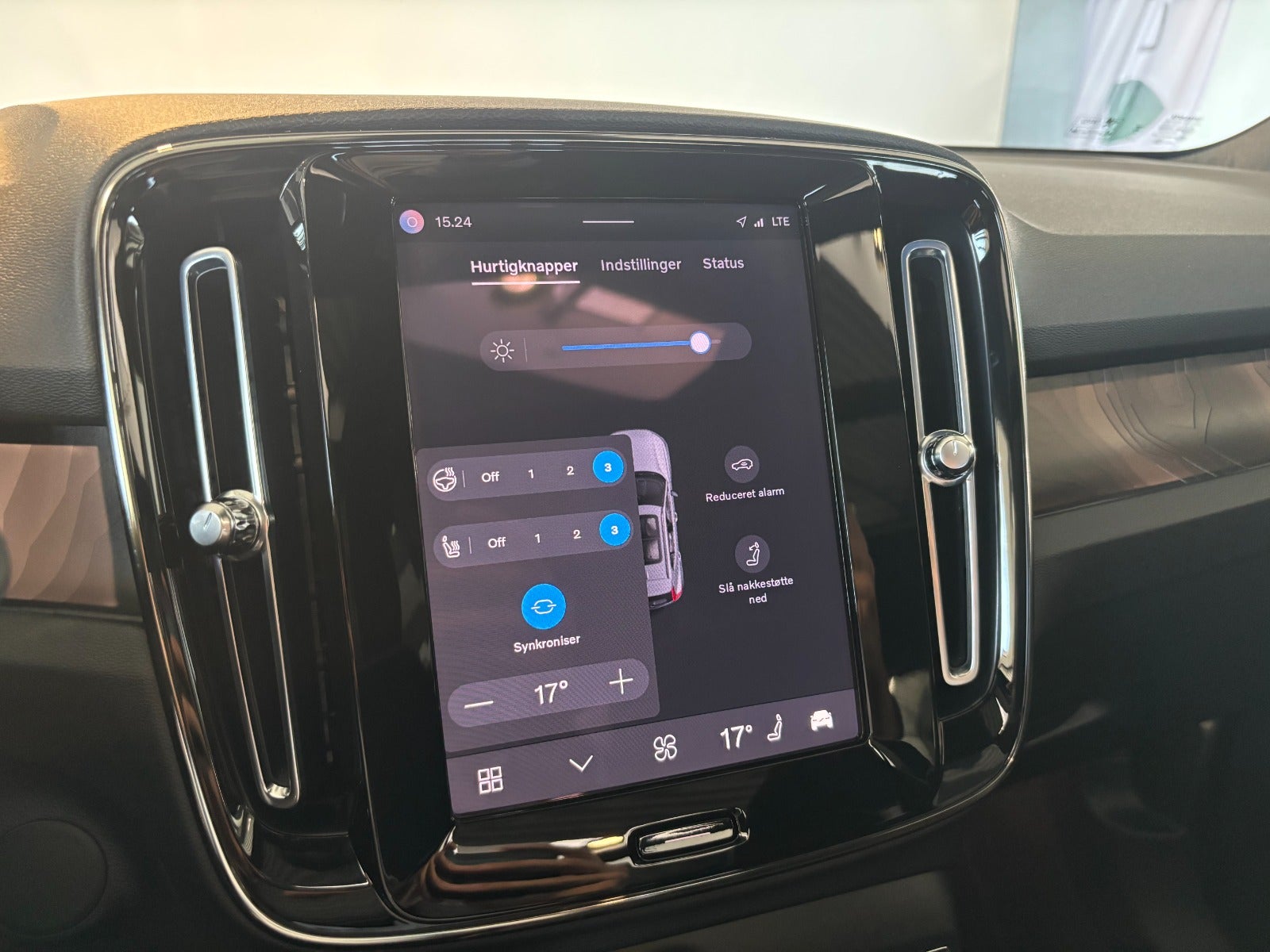Volvo XC40 P8 ReCharge Twin Ultimate 5d - 14