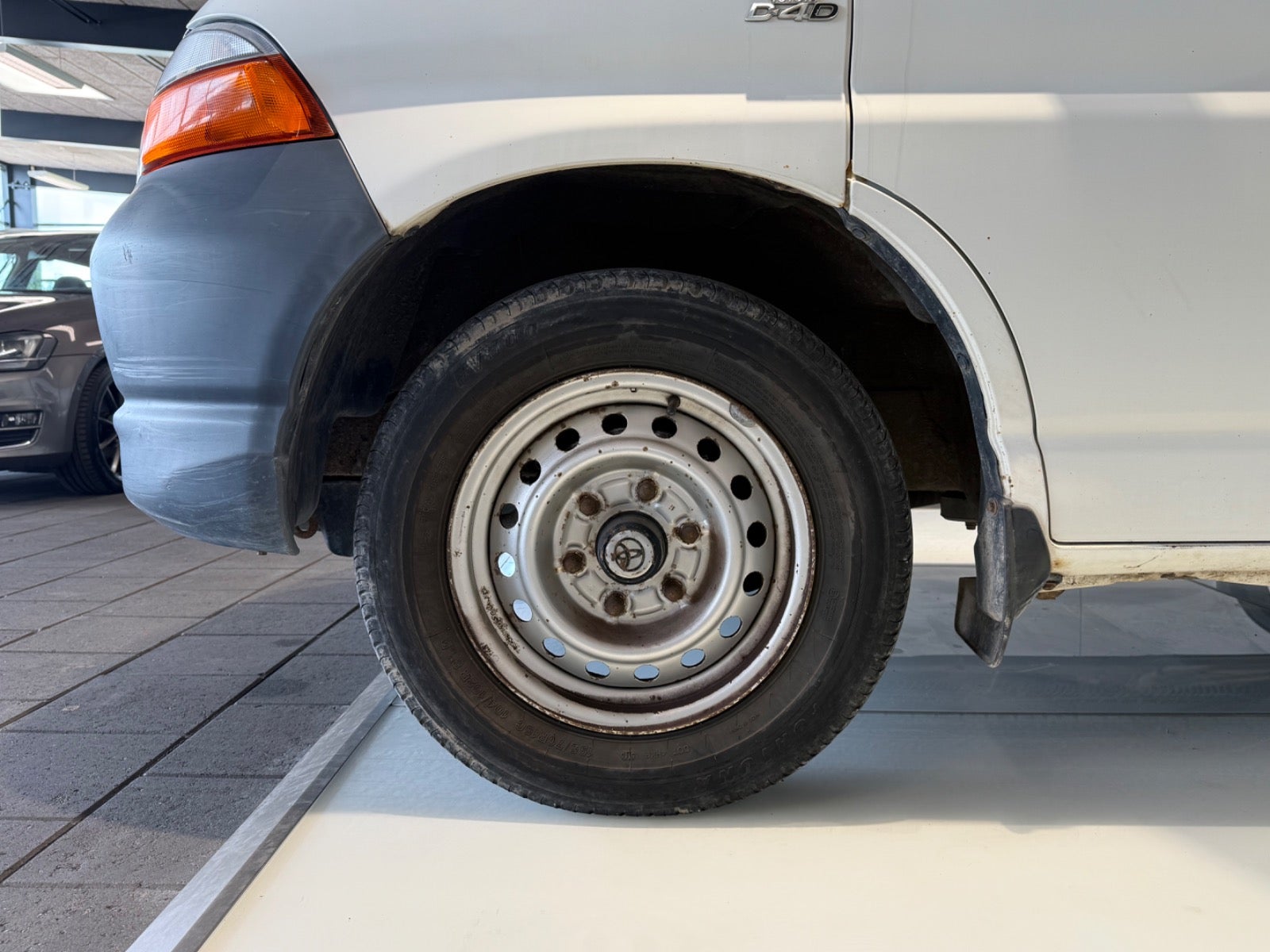 Billede af Toyota HiAce 2,5 D-4D 88 Komfort lang