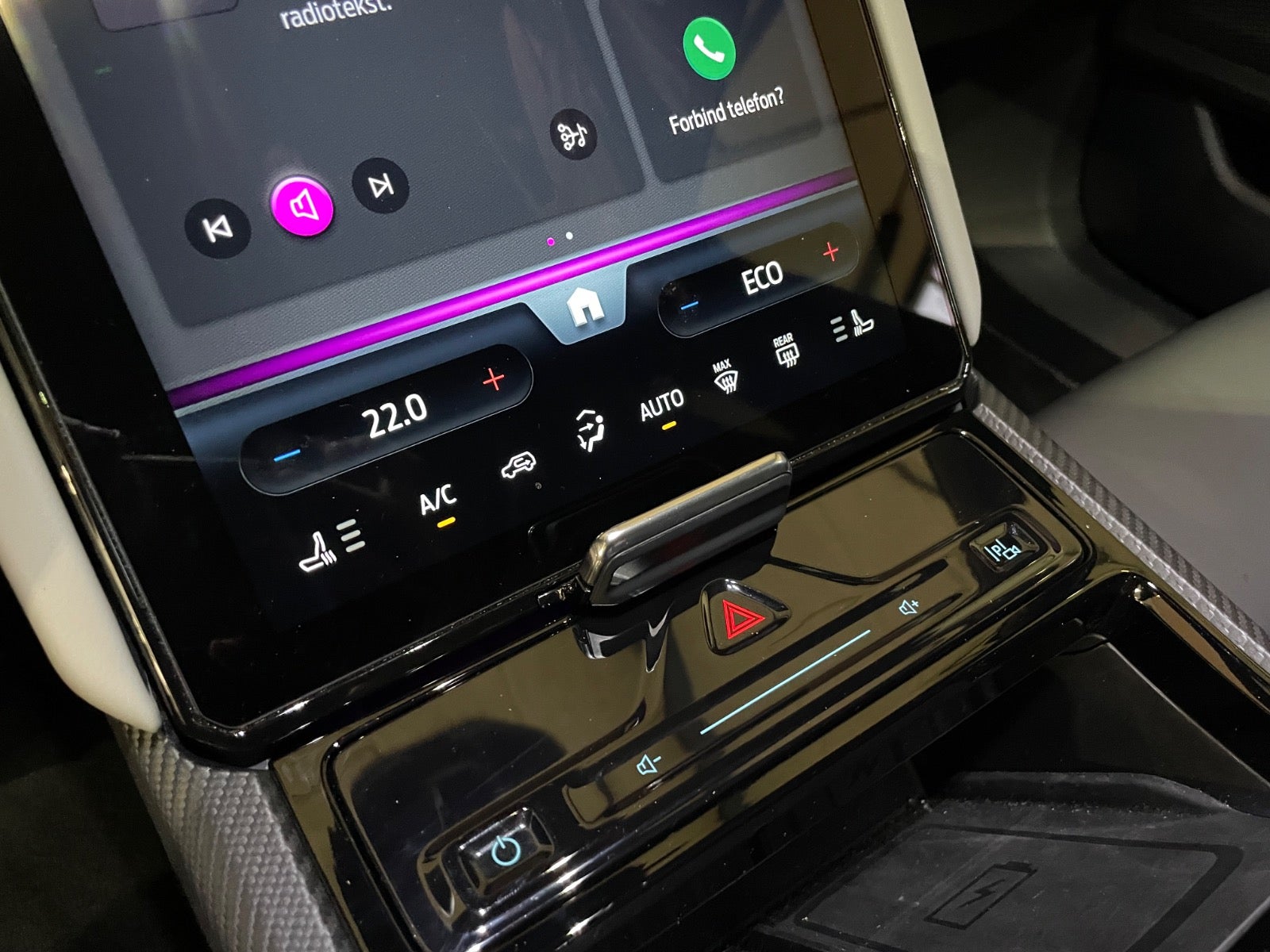 Ford Explorer Premium Extended Range