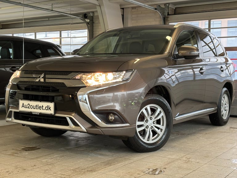 Mitsubishi Outlander PHEV Invite CVT 4WD