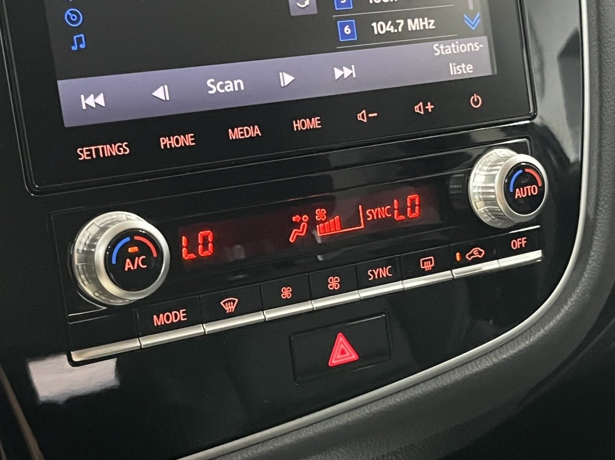 Billede af Mitsubishi Outlander 2,4 PHEV Invite CVT 4WD