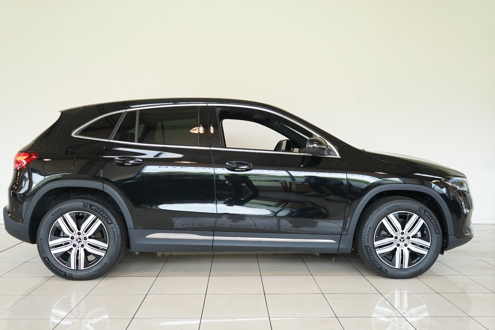 Mercedes EQA250+